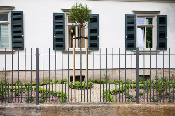 Zaun Perugia vor Villa | Pulverbeschichtet Anthrazit