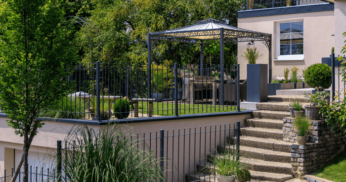 Een moderne tuin ontwerpen – ideeën voor zichtbescherming, tuinhekken en strakke lijnen