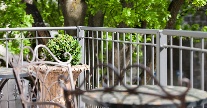 Een klein balkon inrichten: 6 ideeën voor meer ruimte en sfeer
