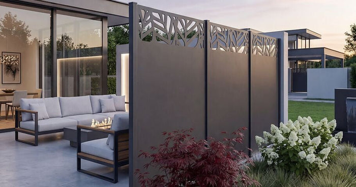 Een zichtscherm verfraaien: ideeën voor beplanting, decoratie en design