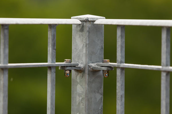 Eckpfosten für Geländer | Feuerverzinkt